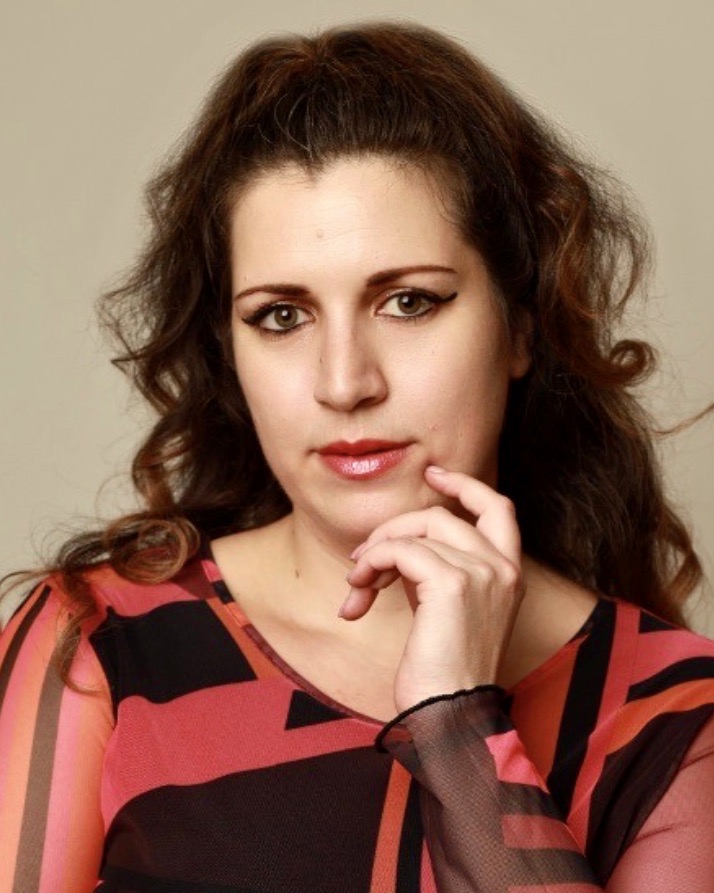 İris Bilen - Müge Orkun Menajerlik