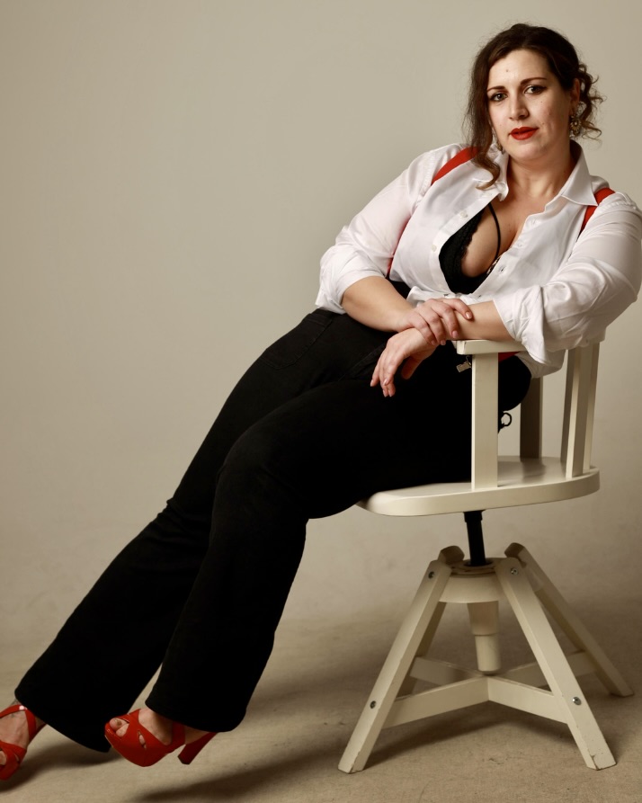 İris Bilen - Müge Orkun Menajerlik